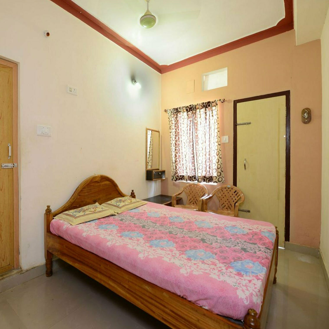 Non AC Rooms at Sri Dheerendra Vasathi Gruha