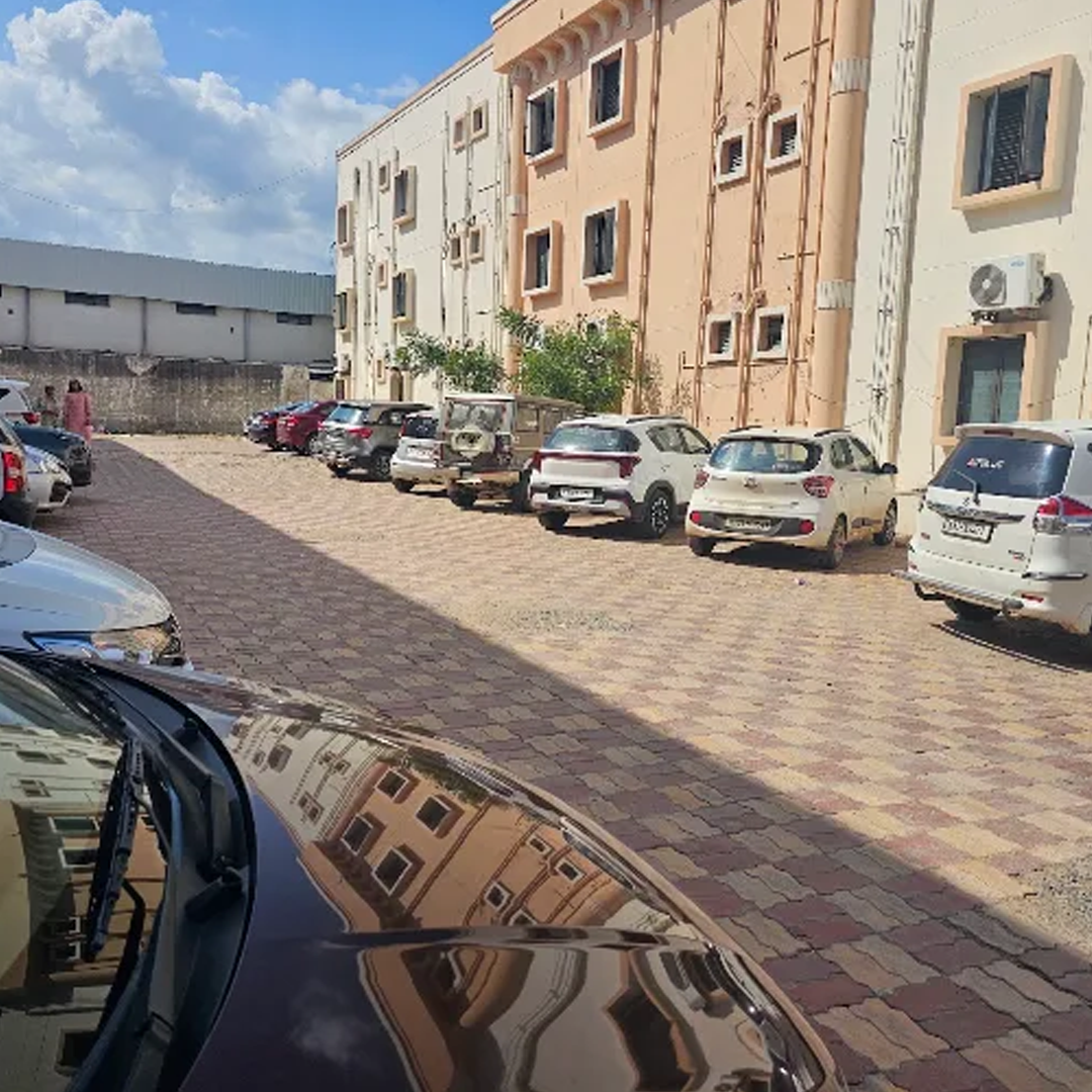 free parking space at Sri Dheerendra Vasathi Gruha